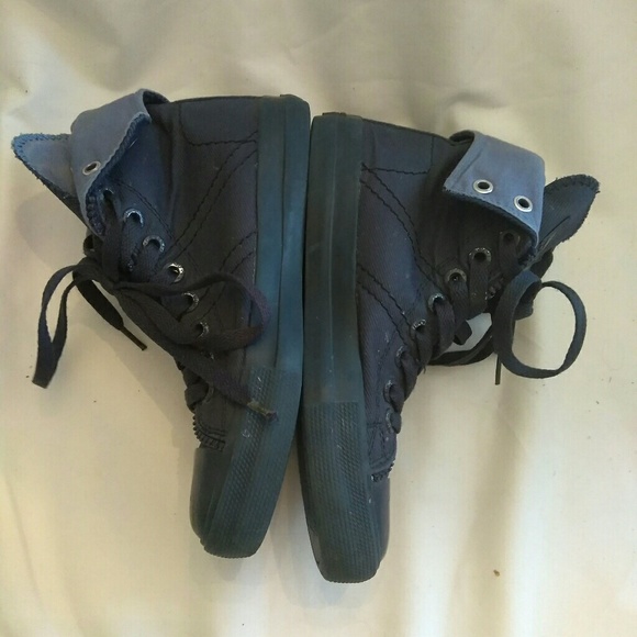 Levi's Hi Tops Dark Blue Canvas Girl's sz 6 - Picture 2 of 8